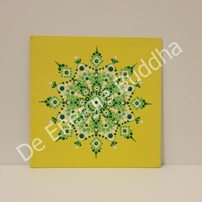 De Energie Buddha - mandala dot painting - eigen creatie - medium geel canvas met groentinten