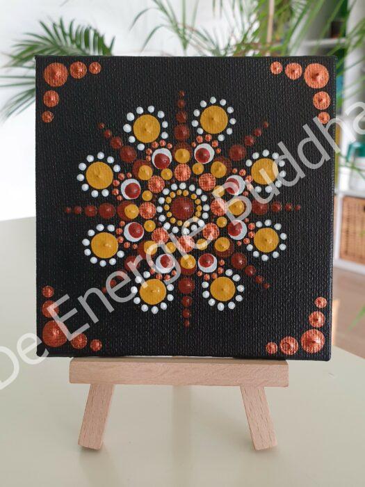 De Energie Buddha - mandala dot painting - eigen creatie - klein zwart canvas met bruintinten