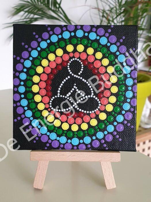 De Energie Buddha - mandala dot painting - eigen creatie - klein zwart canvas met witte buddha en regenboogkleuren