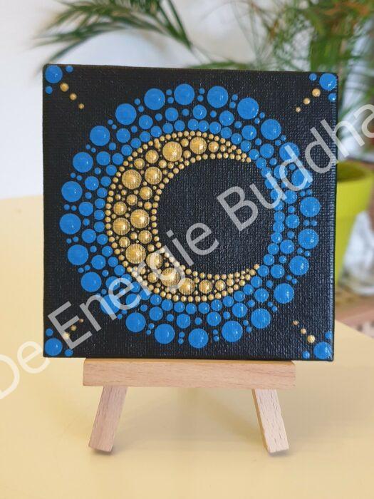 De Energie Buddha - mandala dot painting - eigen creatie - klein zwart canvas met blauw en een gouden maan