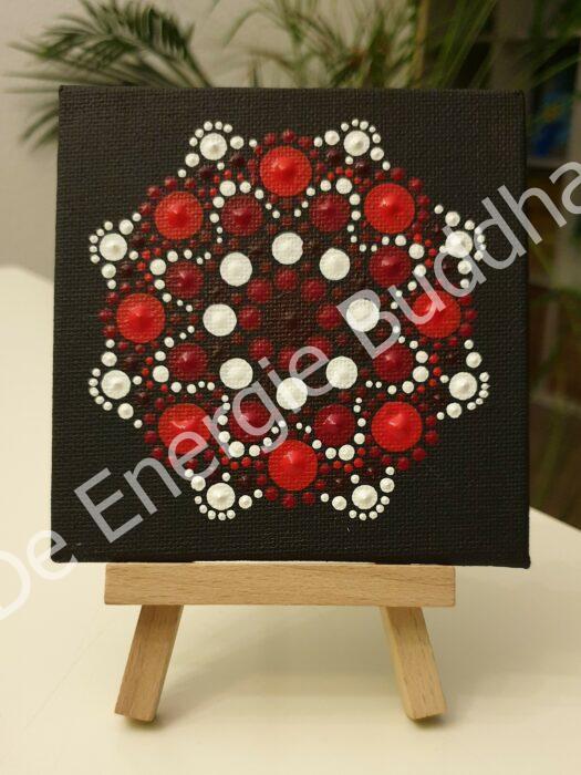 De Energie Buddha - mandala dot painting - eigen creatie - klein zwart canvas met roodtinten