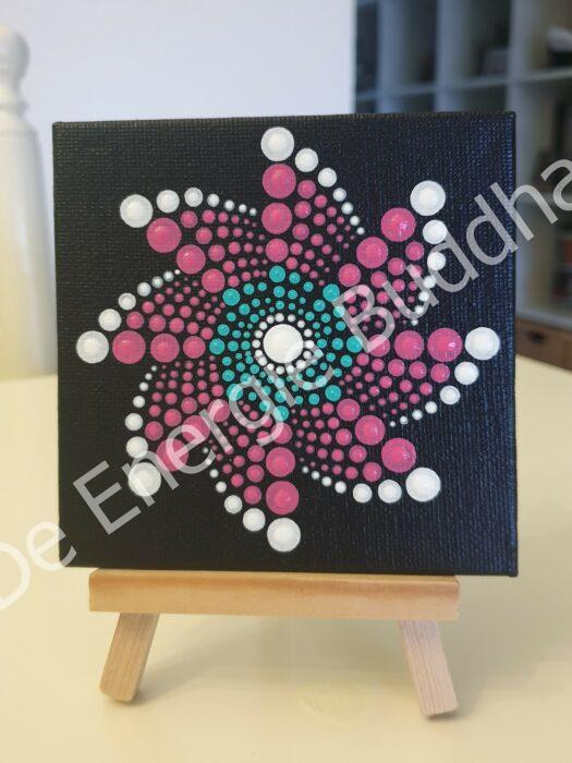 De Energie Buddha - mandala dot painting - eigen creatie - klein zwart canvas met pasteltinten
