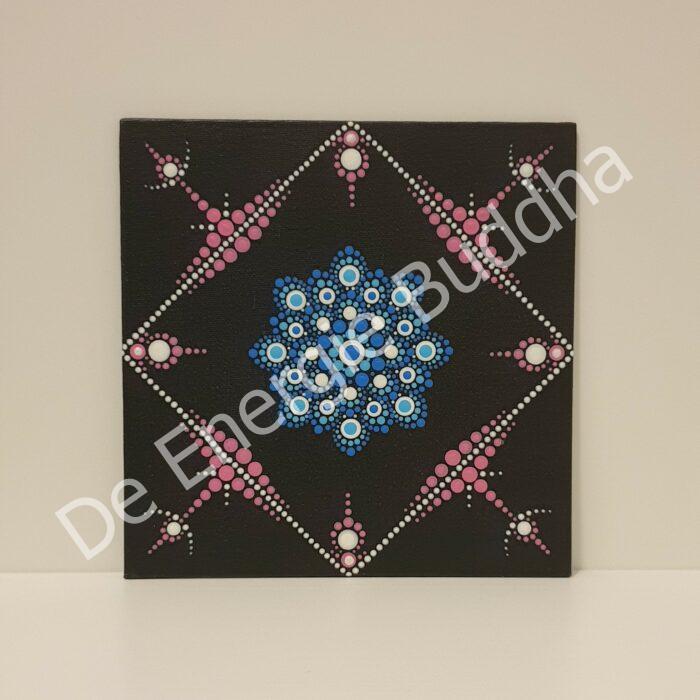 De Energie Buddha - mandala dot painting - eigen creatie - medium zwart canvas met roze en blauw
