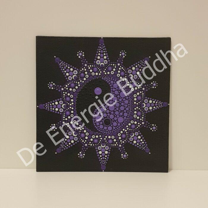 De Energie Buddha - mandala dot painting - eigen creatie - medium zwart canvas met paarstinten